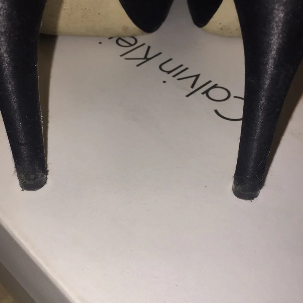 Calvin Klein; Satin. 8.5M